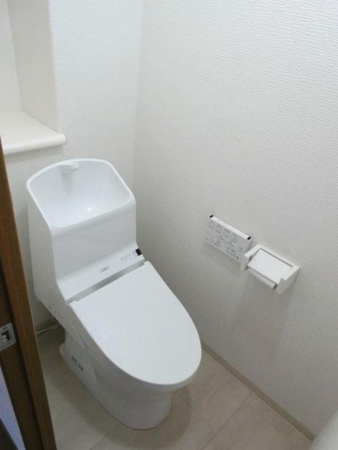 福山市東深津町、マンションのトイレ画像です