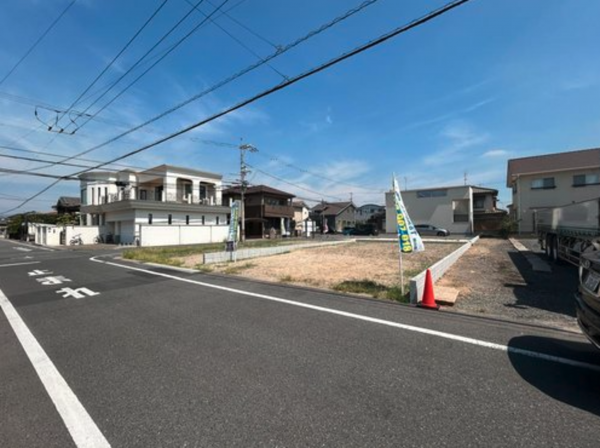 福山市川口町、新築一戸建ての前面道路を含む現地写真画像です