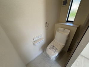 福山市幕山台、新築一戸建てのトイレ画像です