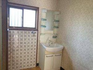 福山市新涯町、中古一戸建ての洗面画像です