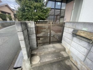 福山市駅家町大字弥生ケ丘、中古一戸建ての玄関画像です