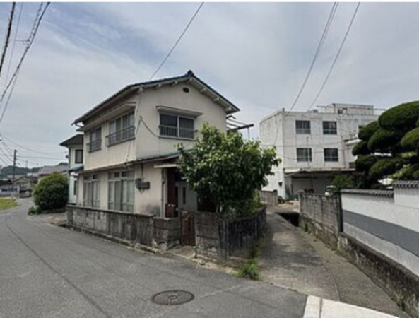 福山市新市町大字新市、中古一戸建ての外観画像です