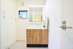 福山市沖野上町、中古一戸建ての洗面画像です