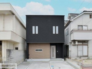 福山市沖野上町、中古一戸建ての外観画像です