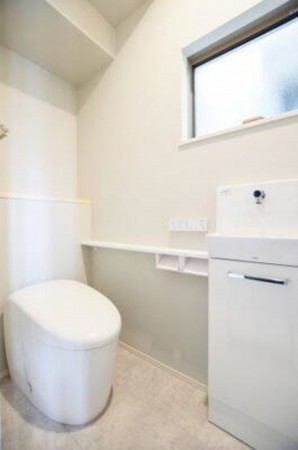 福山市沖野上町、中古一戸建てのトイレ画像です