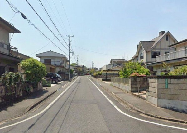 福山市青葉台、新築一戸建ての前面道路を含む現地写真画像です