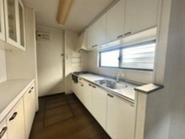 福山市明王台、中古一戸建てのキッチン画像です