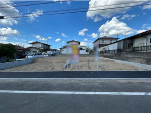 福山市幕山台、新築一戸建ての前面道路を含む現地写真画像です