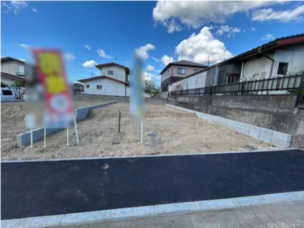 福山市幕山台、新築一戸建ての前面道路を含む現地写真画像です