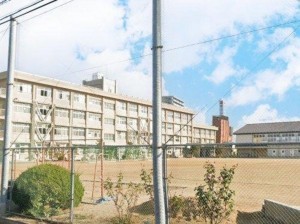 福山市南蔵王町、新築一戸建ての中学校画像です