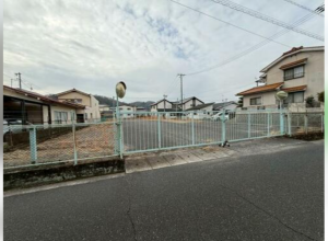 福山市新市町大字戸手、土地の前面道路を含む現地写真画像です