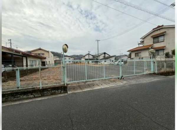 福山市新市町大字戸手、土地の前面道路を含む現地写真画像です