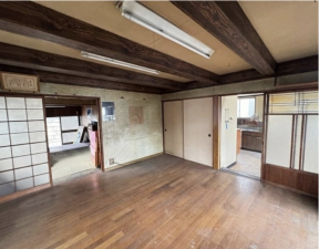 福山市新市町大字新市、中古一戸建ての居間画像です