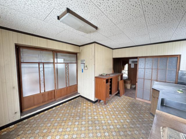 福山市新市町大字新市、中古一戸建ての居間画像です