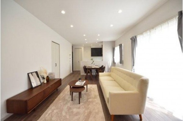 福山市本庄町中、新築一戸建ての居間画像です