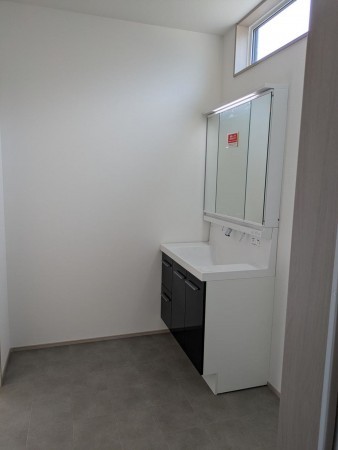 福山市草戸町、新築一戸建ての洗面画像です