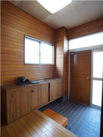 福山市東陽台、中古一戸建ての玄関画像です