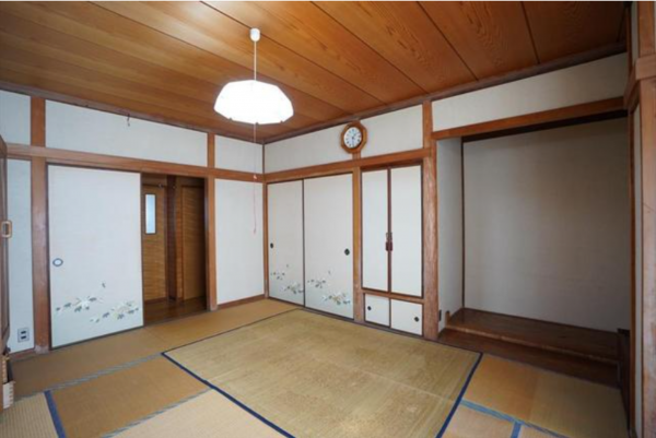 福山市東陽台、中古一戸建ての居間画像です