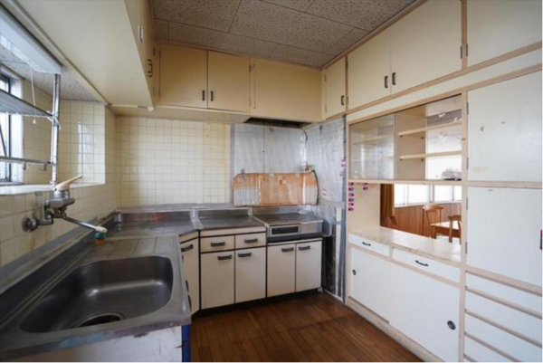 福山市東陽台、中古一戸建てのキッチン画像です