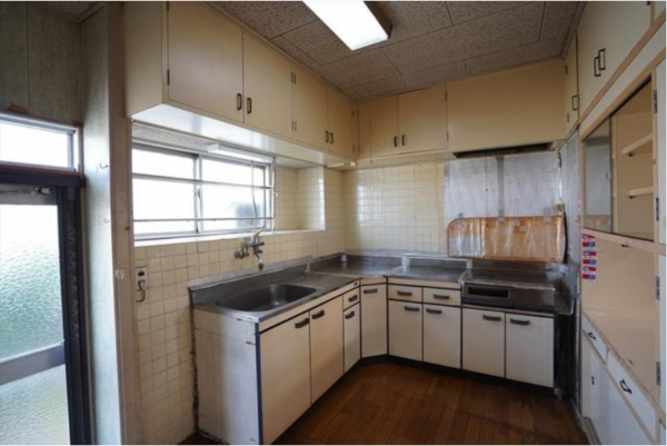 福山市東陽台、中古一戸建てのキッチン画像です