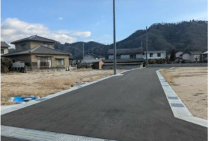 福山市新市町大字宮内、土地の前面道路を含む現地写真画像です