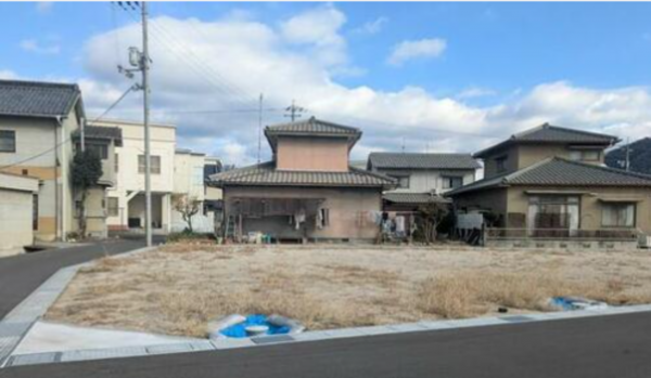 福山市新市町大字宮内、土地の前面道路を含む現地写真画像です