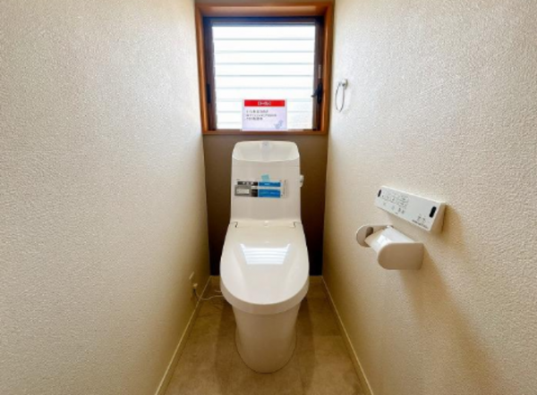 福山市三吉町、中古一戸建てのトイレ画像です