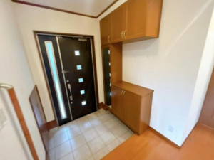 福山市向陽町、中古一戸建ての玄関画像です