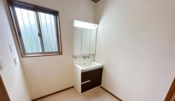 福山市向陽町、中古一戸建ての洗面画像です