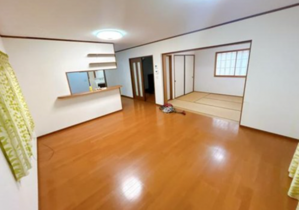 福山市向陽町、中古一戸建ての居間画像です