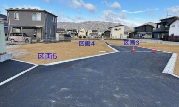 府中市広谷町、土地の前面道路を含む現地写真画像です