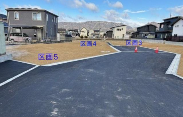 府中市広谷町、土地の前面道路を含む現地写真画像です