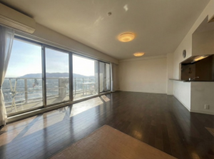 福山市南蔵王町、マンションの居間画像です