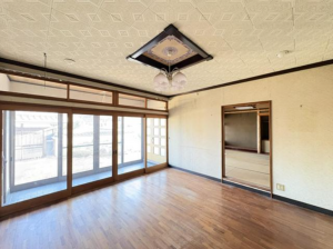 福山市、中古一戸建ての居間画像です