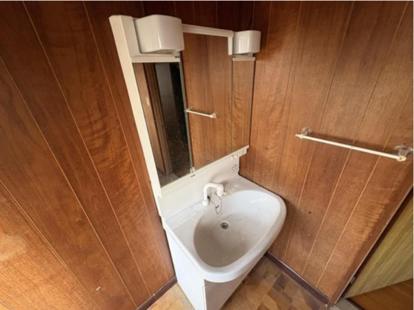 福山市、中古一戸建ての洗面画像です