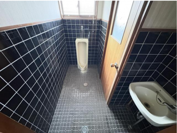 福山市、中古一戸建てのトイレ画像です