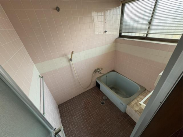 福山市、中古一戸建ての風呂画像です
