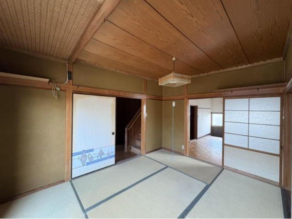 福山市、中古一戸建ての居間画像です