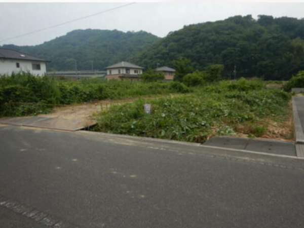 福山市、土地の前面道路を含む現地写真画像です