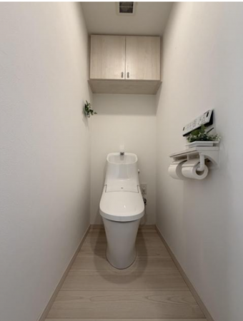 福山市東桜町、マンションのトイレ画像です