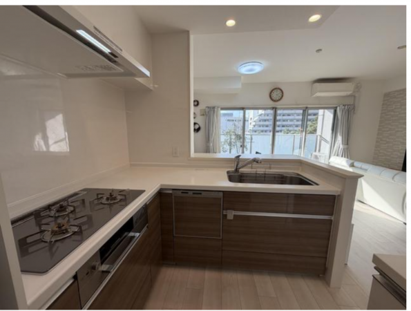 福山市東桜町、マンションのキッチン画像です