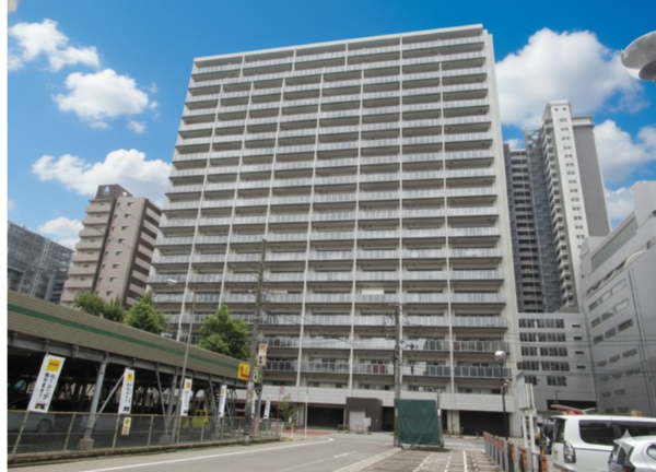 福山市東桜町、マンションの外観画像です