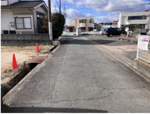 福山市山手町、土地の前面道路を含む現地写真画像です