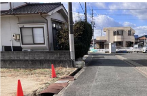 福山市山手町、土地の前面道路を含む現地写真画像です