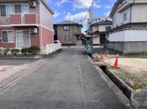 福山市山手町、土地の前面道路を含む現地写真画像です
