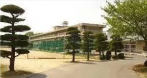 福山市駅家町大字万能倉、土地の中学校画像です