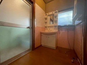 福山市千代田町、中古一戸建ての洗面画像です