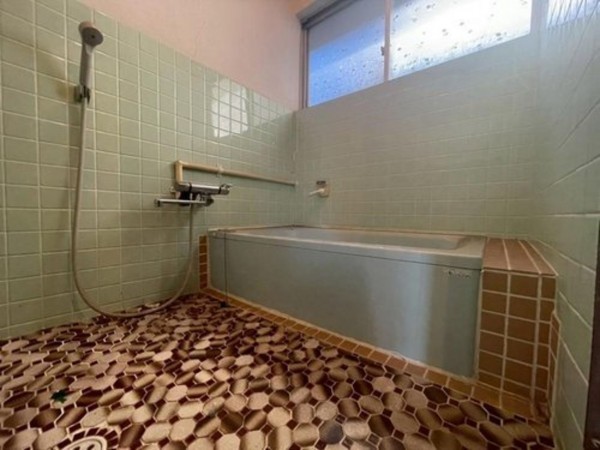 福山市千代田町、中古一戸建ての風呂画像です