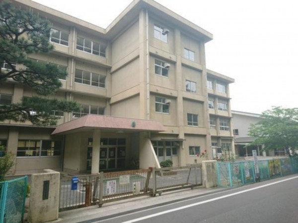 福山市千田町、新築一戸建ての小学校画像です