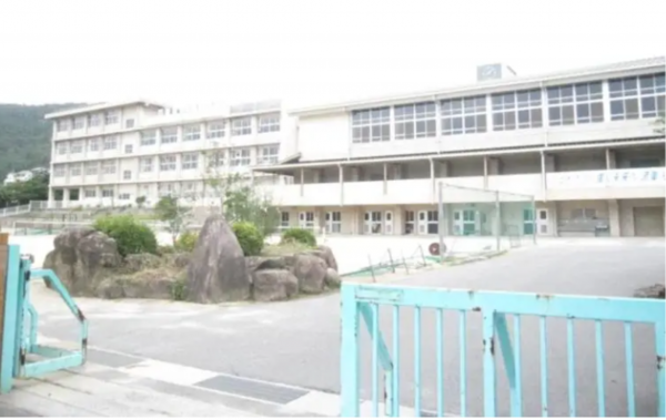 福山市、土地の中学校画像です